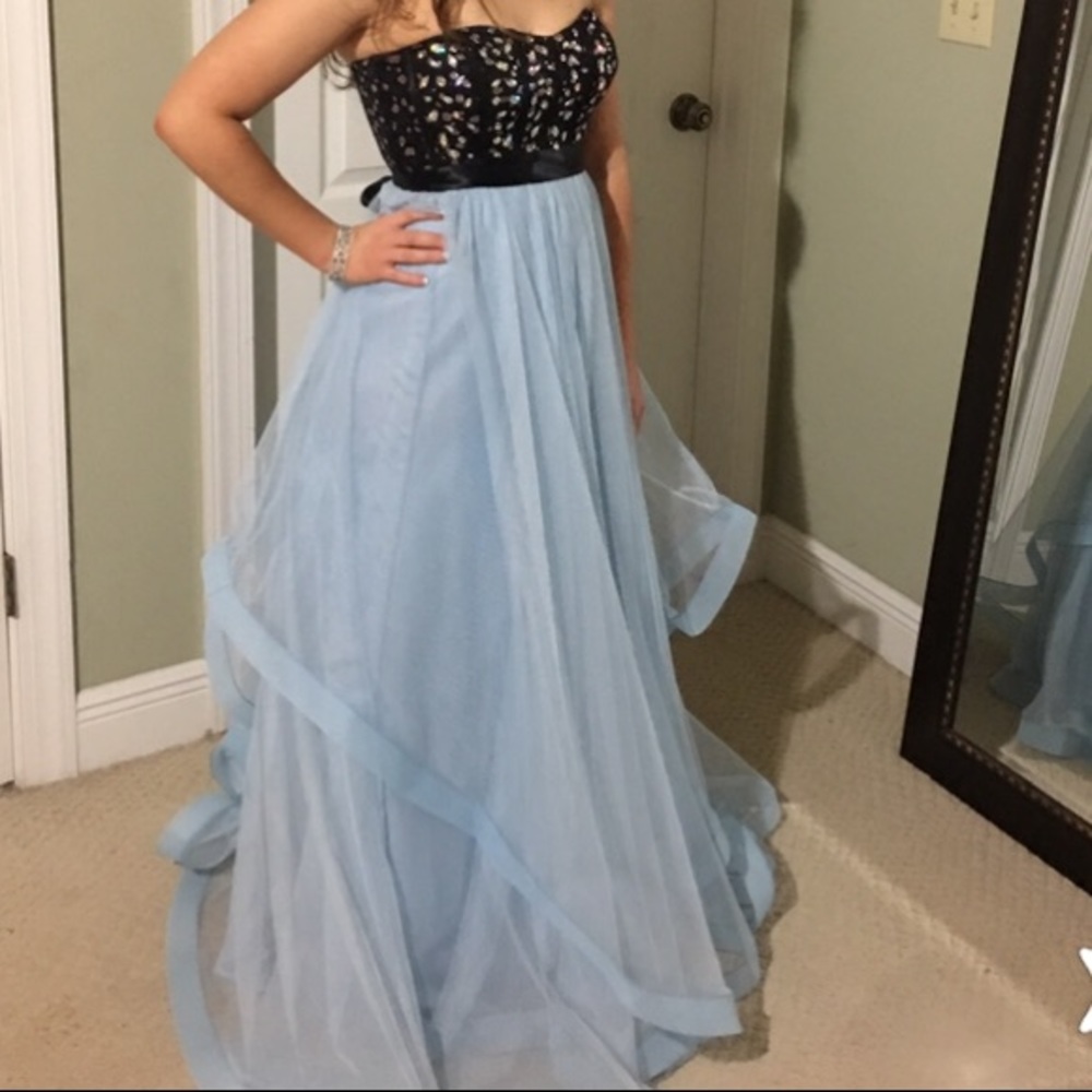 Prom dress/ Event dress! Put in your BEST OFFER❗️